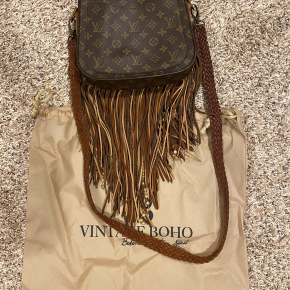 Louis Vuitton crossbody
Vintage Boho Bags - Picture 2 of 2